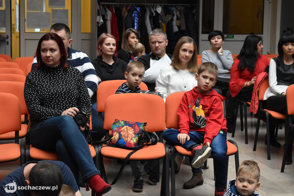 Artystyczne Kramnice teatralnie. Mimo chłodu sala pełna
