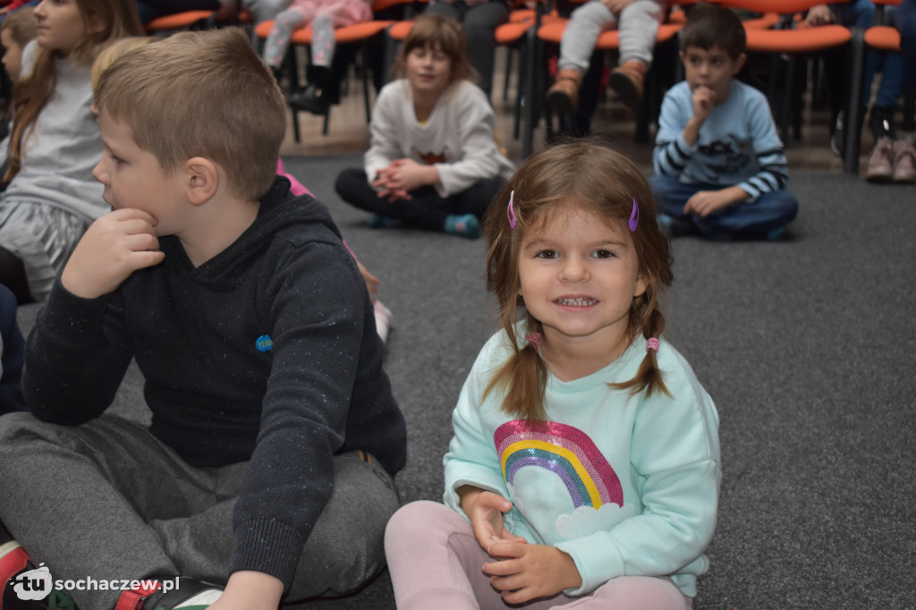 Artystyczne Kramnice teatralnie. Mimo chłodu sala pełna