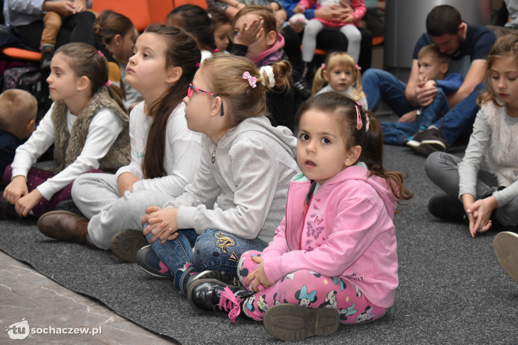 Artystyczne Kramnice teatralnie. Mimo chłodu sala pełna