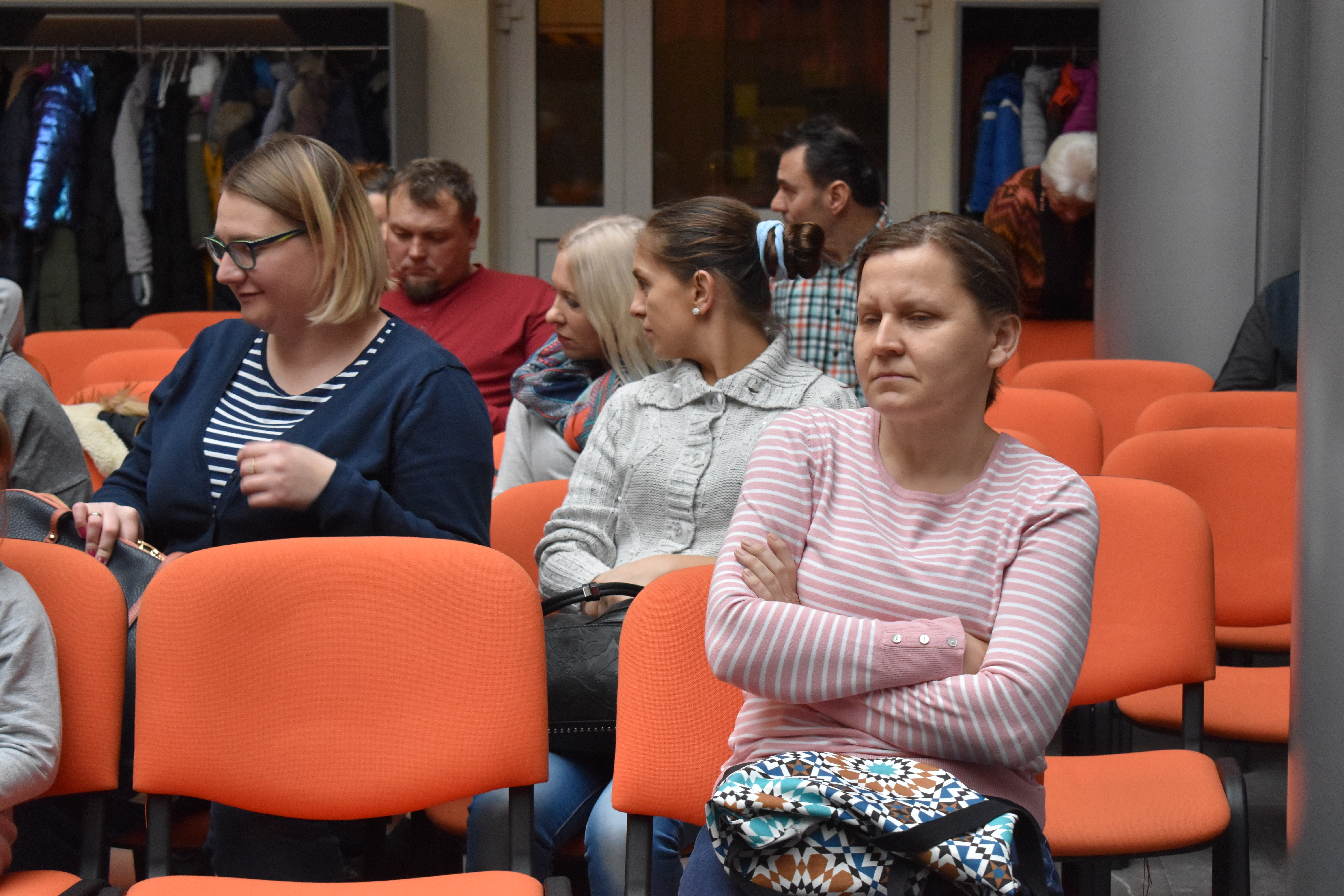 Artystyczne Kramnice teatralnie. Mimo chłodu sala pełna