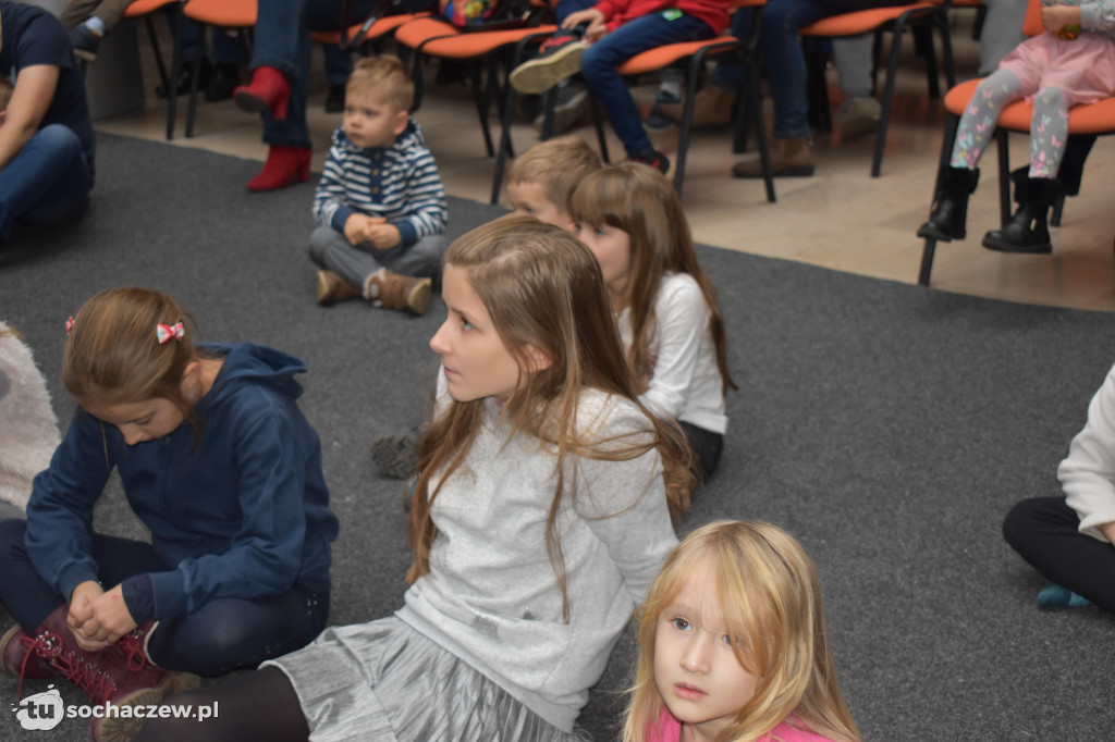Artystyczne Kramnice teatralnie. Mimo chłodu sala pełna