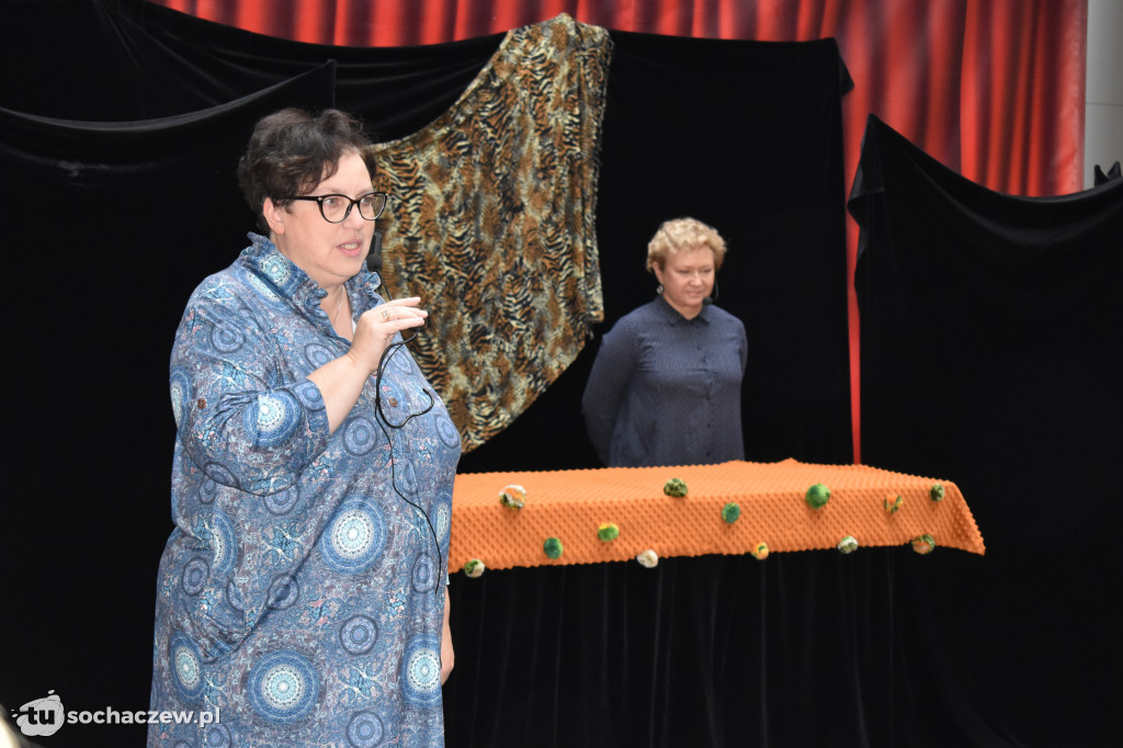 Artystyczne Kramnice teatralnie. Mimo chłodu sala pełna