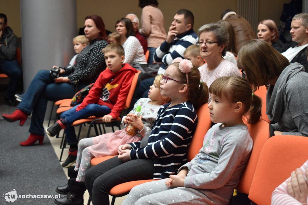 Artystyczne Kramnice teatralnie. Mimo chłodu sala pełna