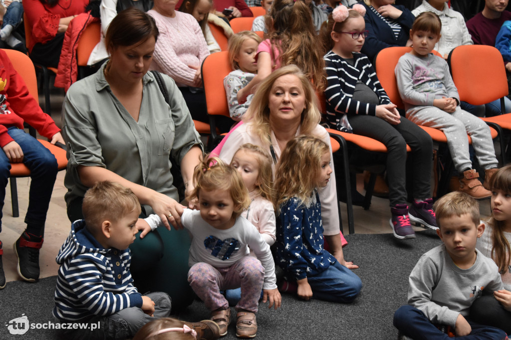 Artystyczne Kramnice teatralnie. Mimo chłodu sala pełna