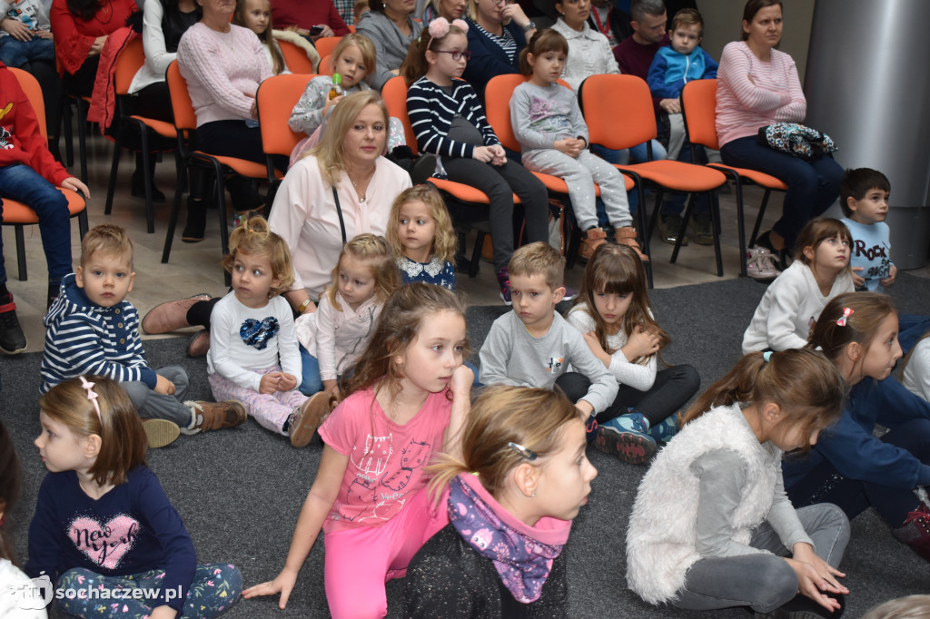 Artystyczne Kramnice teatralnie. Mimo chłodu sala pełna