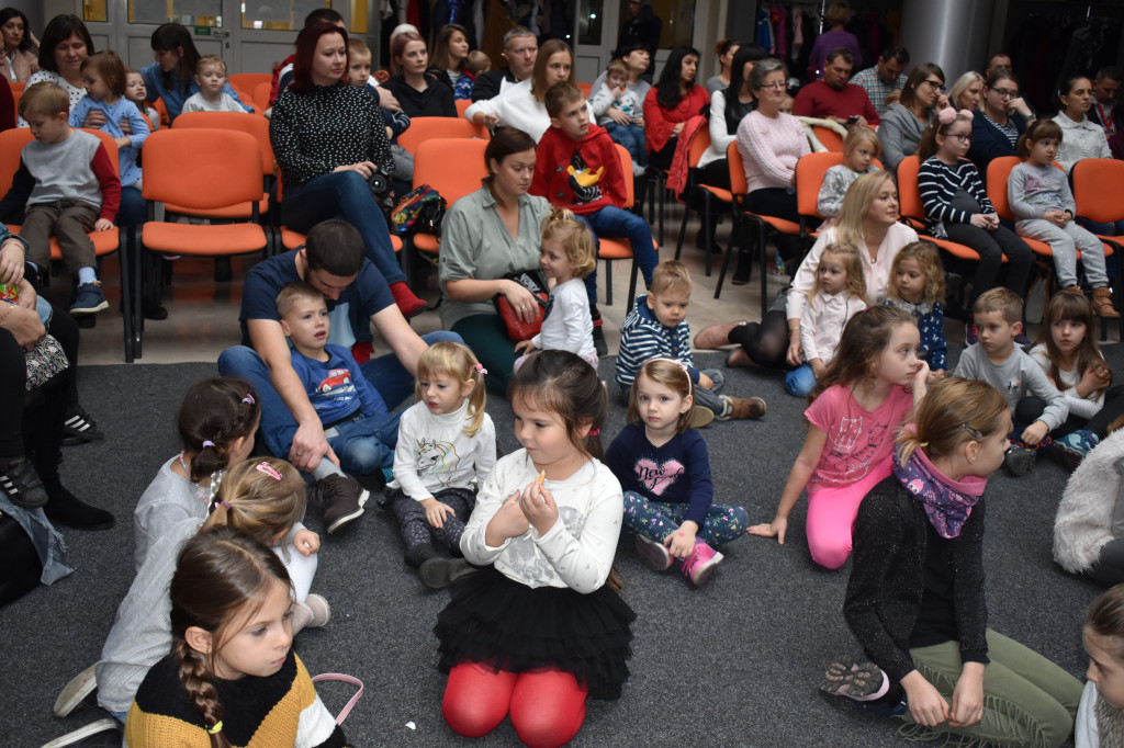 Artystyczne Kramnice teatralnie. Mimo chłodu sala pełna