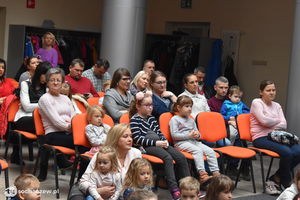Artystyczne Kramnice teatralnie. Mimo chłodu sala pełna