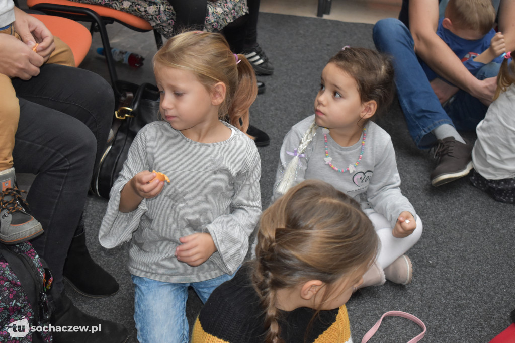 Artystyczne Kramnice teatralnie. Mimo chłodu sala pełna