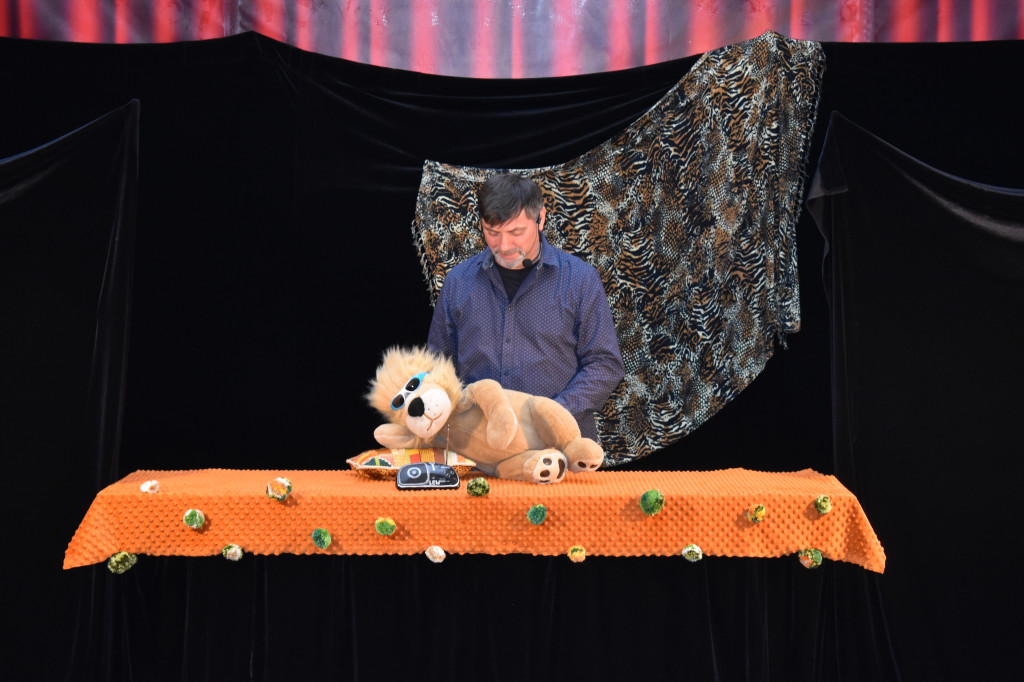 Artystyczne Kramnice teatralnie. Mimo chłodu sala pełna