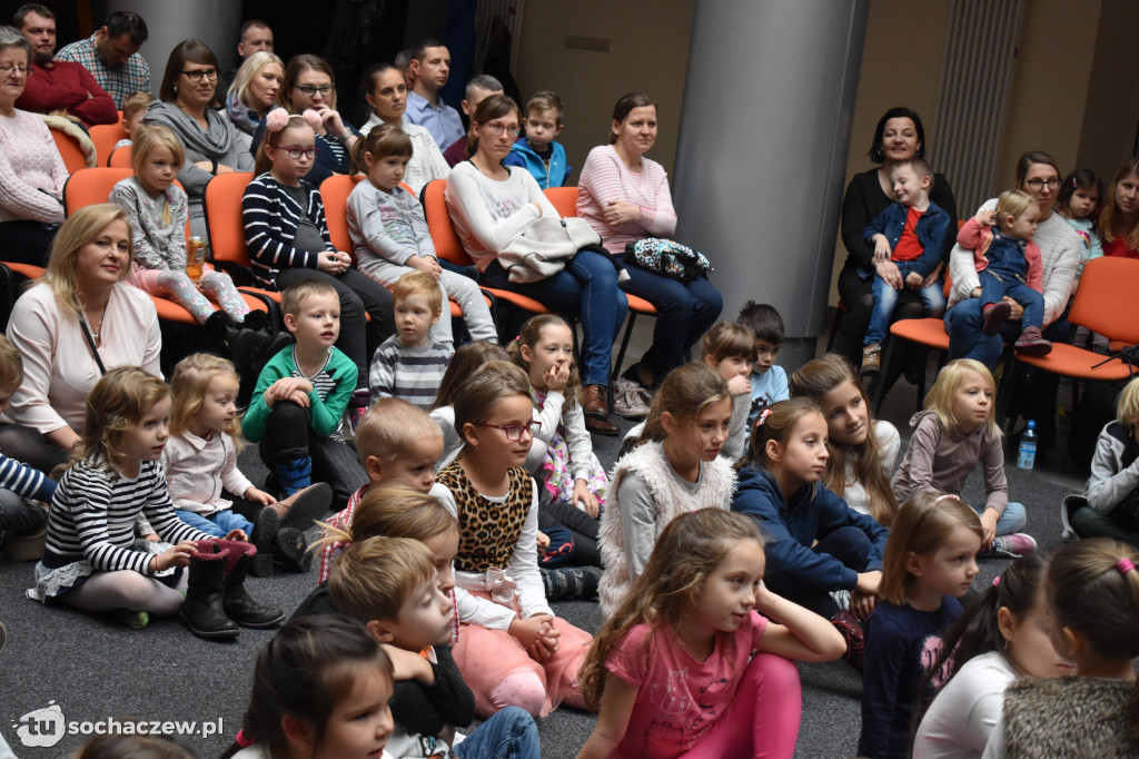 Artystyczne Kramnice teatralnie. Mimo chłodu sala pełna