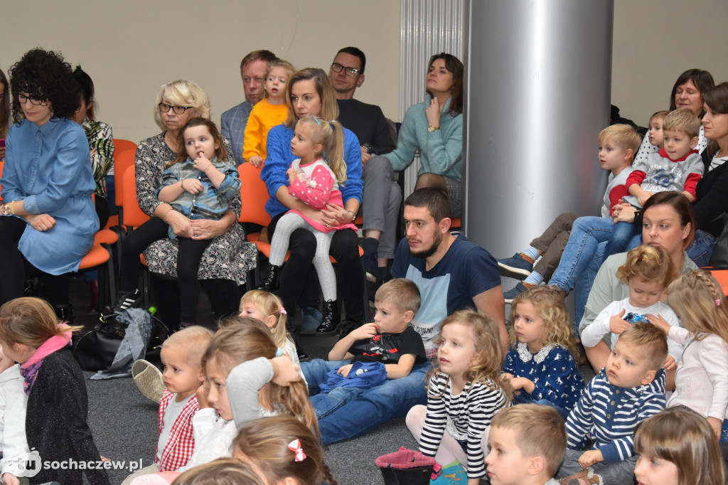 Artystyczne Kramnice teatralnie. Mimo chłodu sala pełna