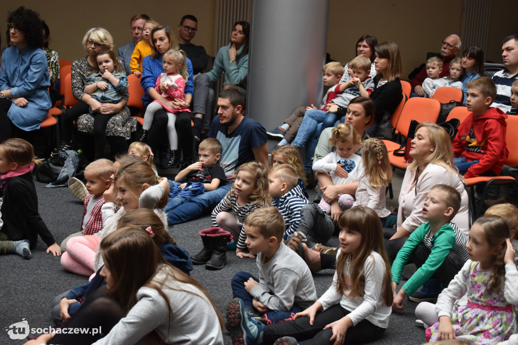 Artystyczne Kramnice teatralnie. Mimo chłodu sala pełna
