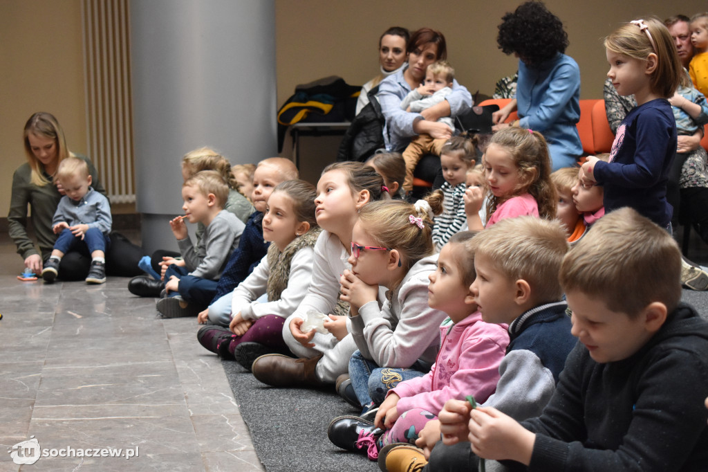 Artystyczne Kramnice teatralnie. Mimo chłodu sala pełna