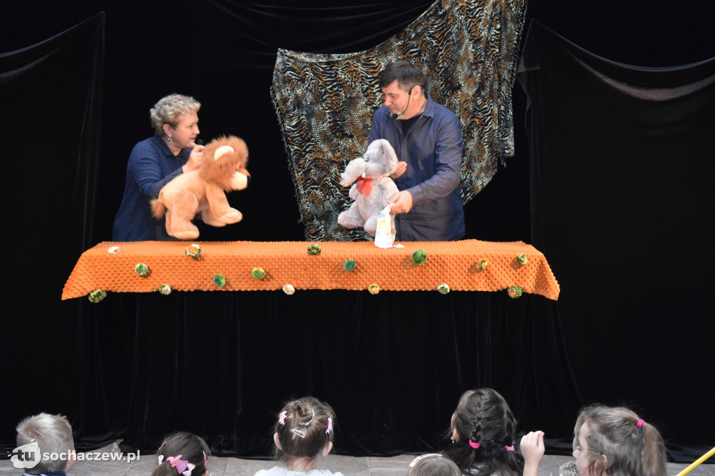 Artystyczne Kramnice teatralnie. Mimo chłodu sala pełna