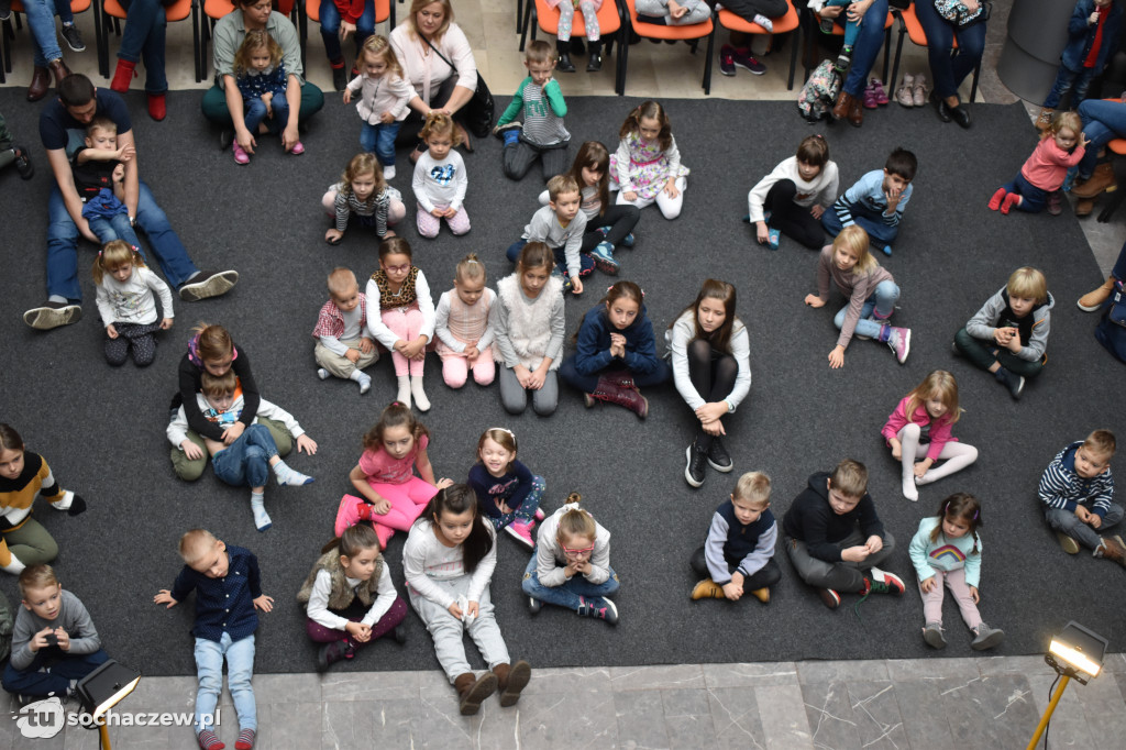 Artystyczne Kramnice teatralnie. Mimo chłodu sala pełna
