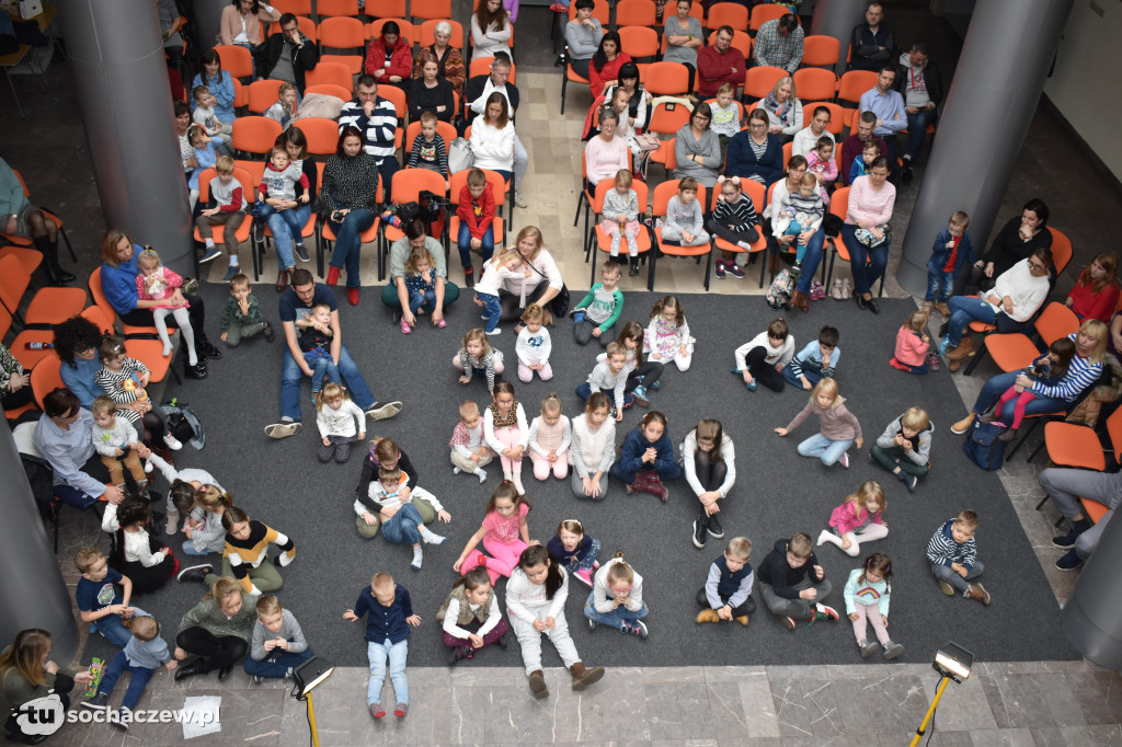 Artystyczne Kramnice teatralnie. Mimo chłodu sala pełna