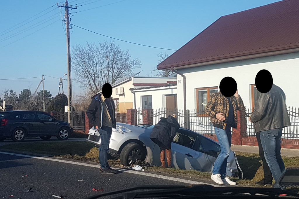 Zderzenie busa z osobówką w Topołowej
