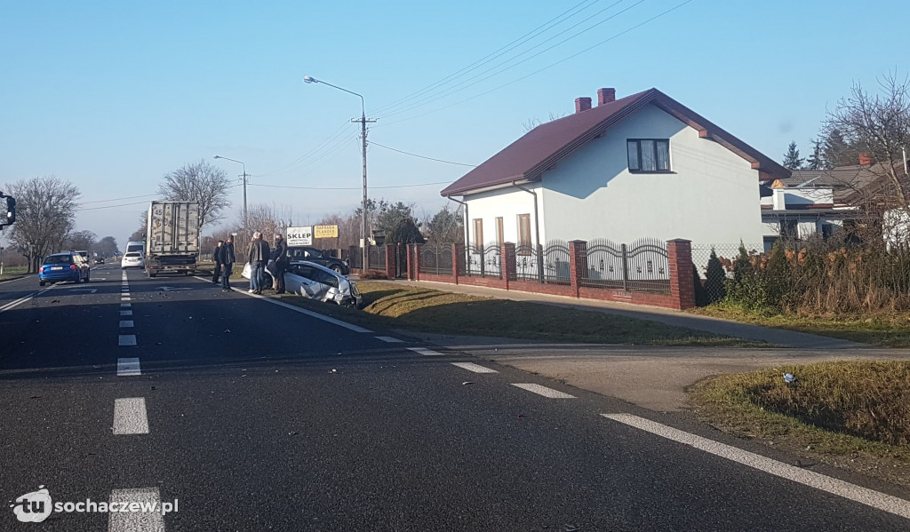 Zderzenie busa z osobówką w Topołowej
