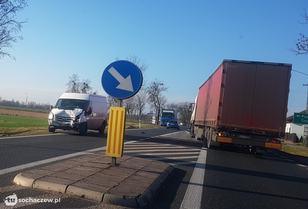 Zderzenie busa z osobówką w Topołowej
