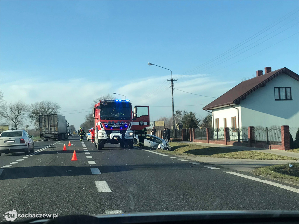 Zderzenie busa z osobówką w Topołowej