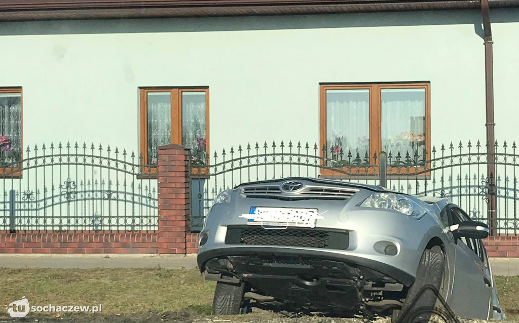 Zderzenie busa z osobówką w Topołowej