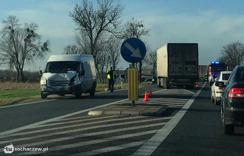 Zderzenie busa z osobówką w Topołowej