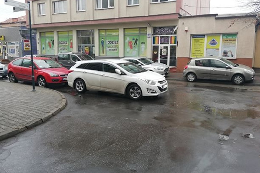 Bo musiała do drogerii. Fotogaleria mistrzów parkowania