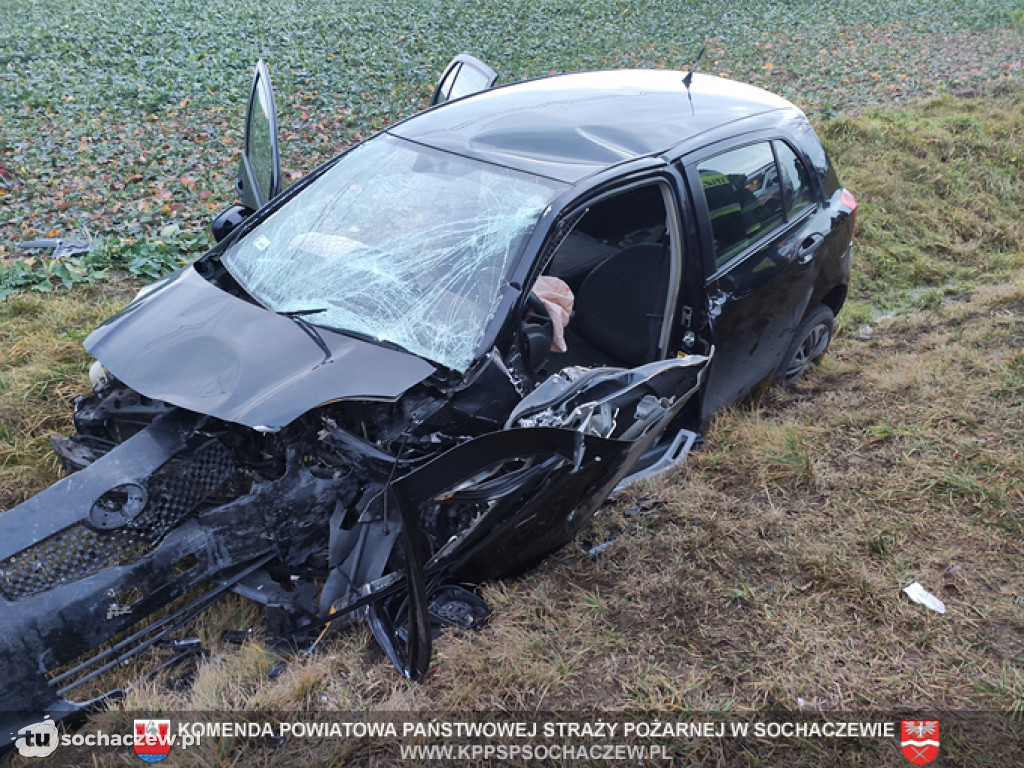 Czołowe zderzenie w Giżyczkach. Śmigłowiec LPR zabrał poszkodowanego do szpitala