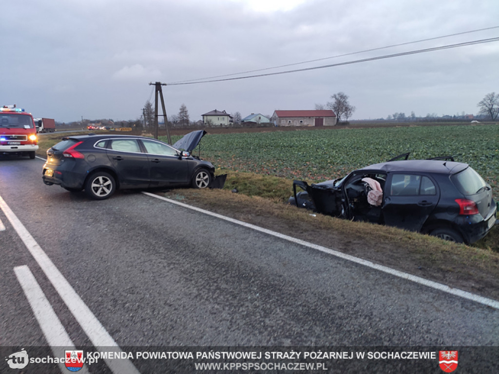 Czołowe zderzenie w Giżyczkach. Śmigłowiec LPR zabrał poszkodowanego do szpitala
