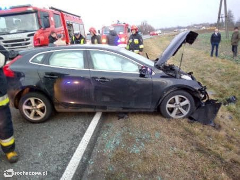 Czołowe zderzenie w Giżyczkach. Śmigłowiec LPR zabrał poszkodowanego do szpitala