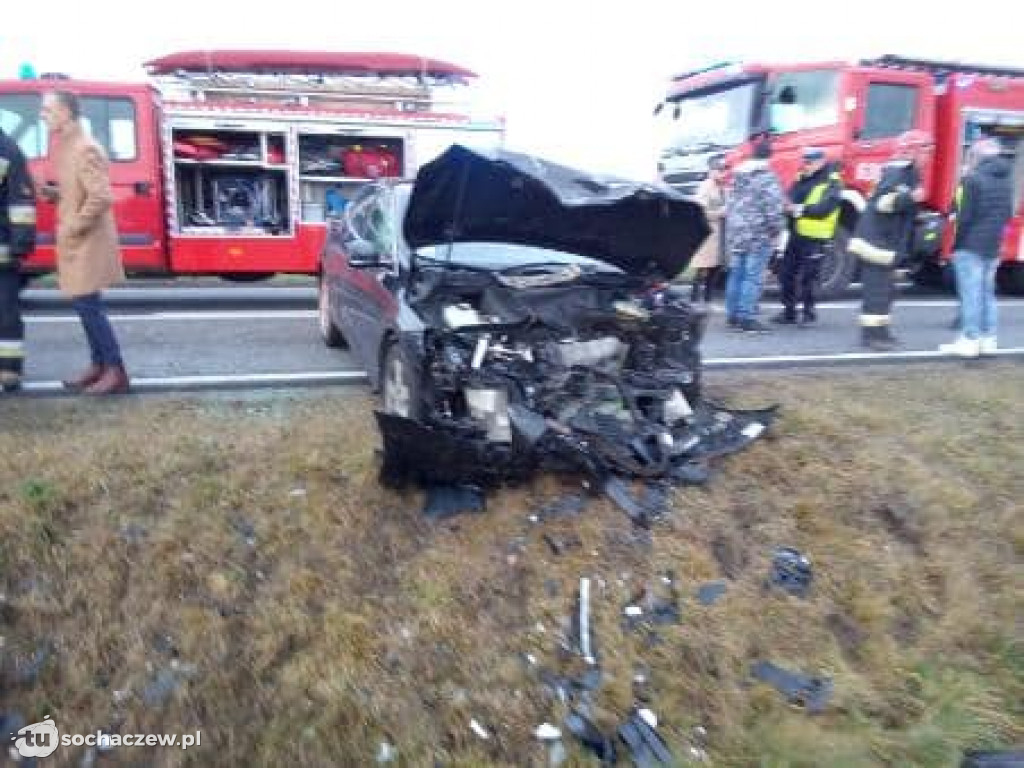 Czołowe zderzenie w Giżyczkach. Śmigłowiec LPR zabrał poszkodowanego do szpitala