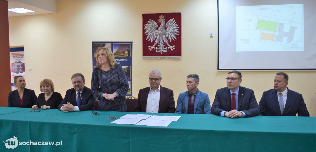 Podpisanie umowy na budowę boiska przy Liceum Chopina