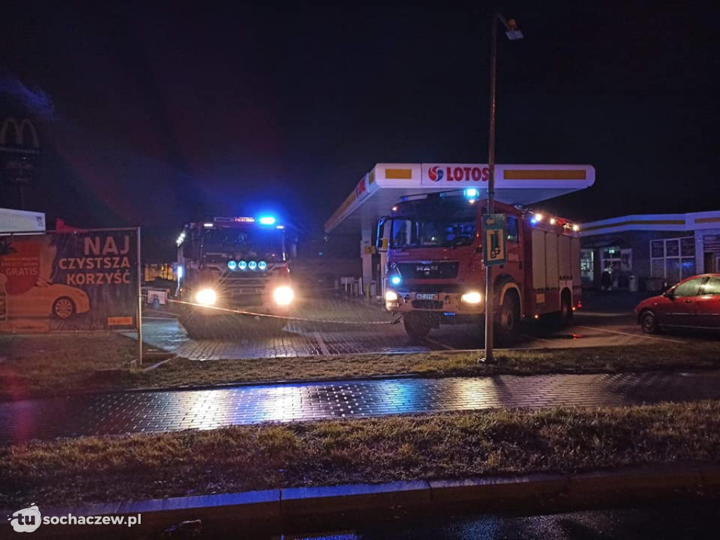 Groźny wypadek w Błoniu. Ciężarówka uszkodziła rozdzielnie gazową