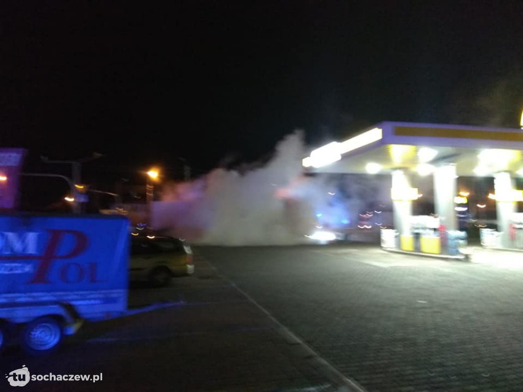 Groźny wypadek w Błoniu. Ciężarówka uszkodziła rozdzielnie gazową