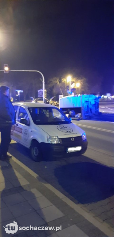 Nocny wypadek na skrzyżowaniu ulic Warszawskiej i Staszica