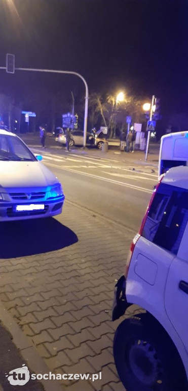 Nocny wypadek na skrzyżowaniu ulic Warszawskiej i Staszica