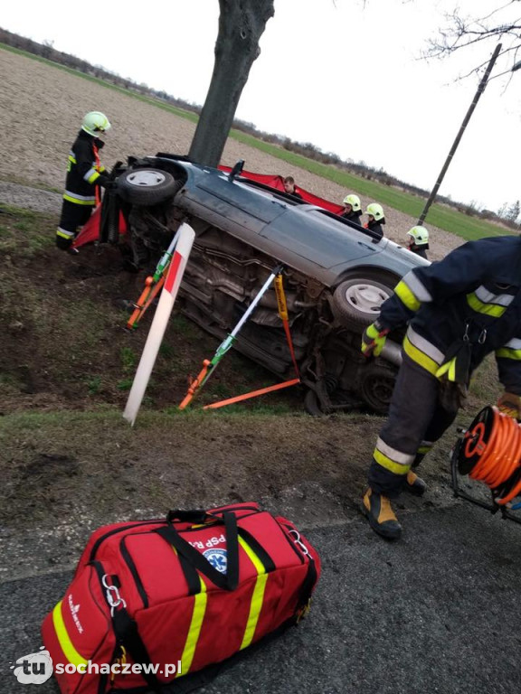 Groźnie w Lisicach, kierowca poszkodowany