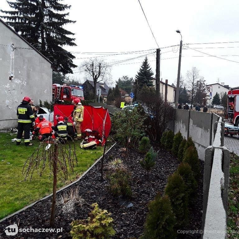 Nie żyje kierowca audi, który wbił się w dom w Skierniewicach