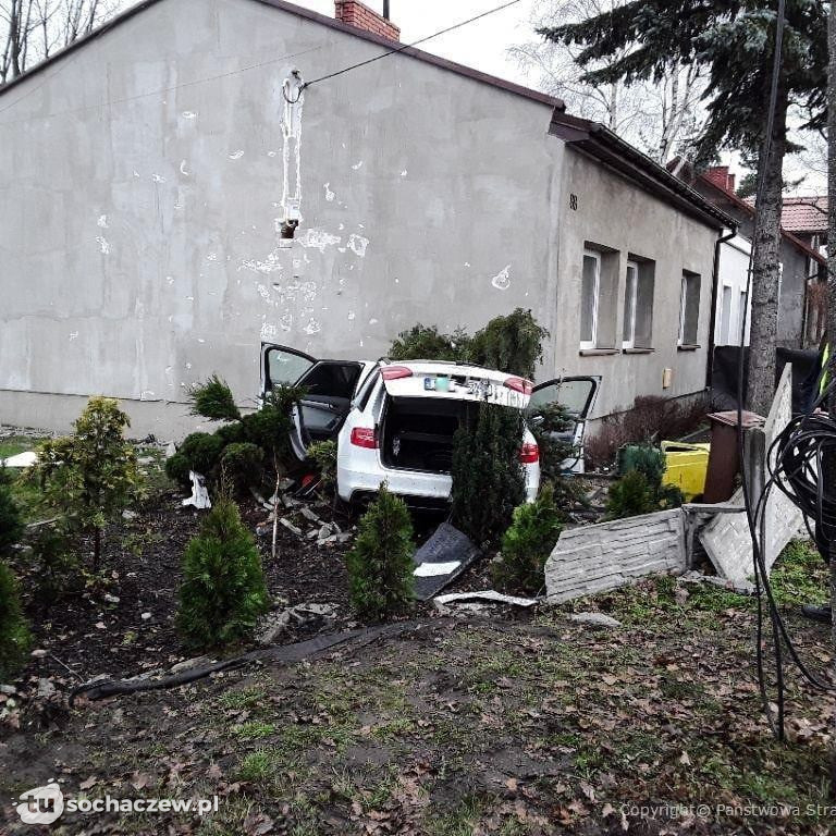 Nie żyje kierowca audi, który wbił się w dom w Skierniewicach
