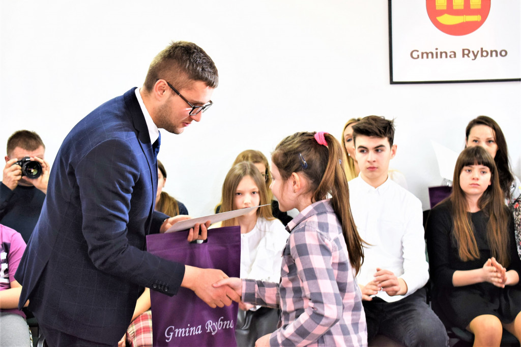 XXI Sesja Rady Gminy Rybno: o bezpieczeństwie podczas ferii, stypendiach i Dniu Sołtysa
