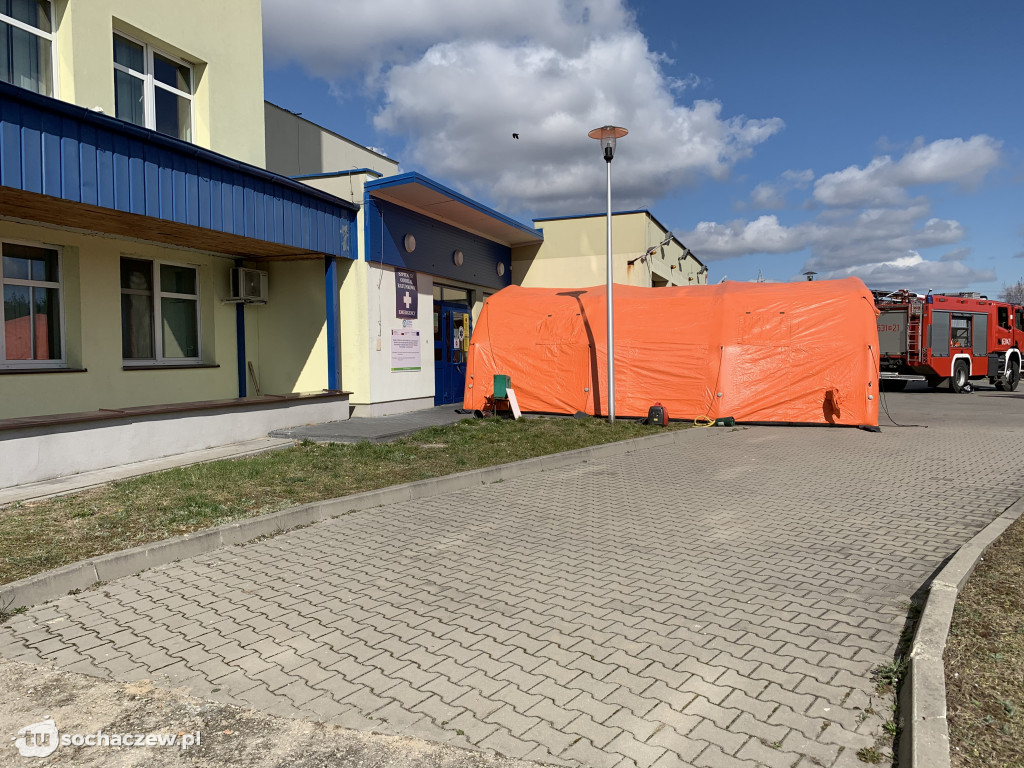 Zapobiegawczy namiot przed szpitalem