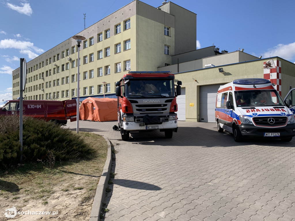 Zapobiegawczy namiot przed szpitalem