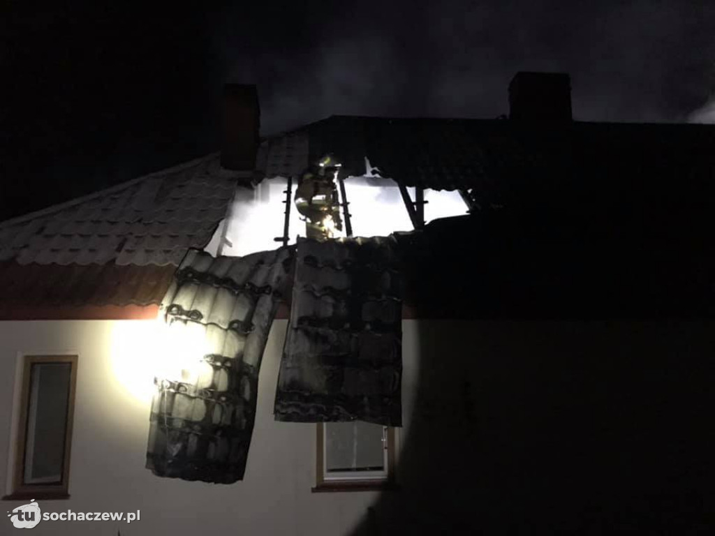 Pożar domu w Siannie. 6 zastępów straży w akcji