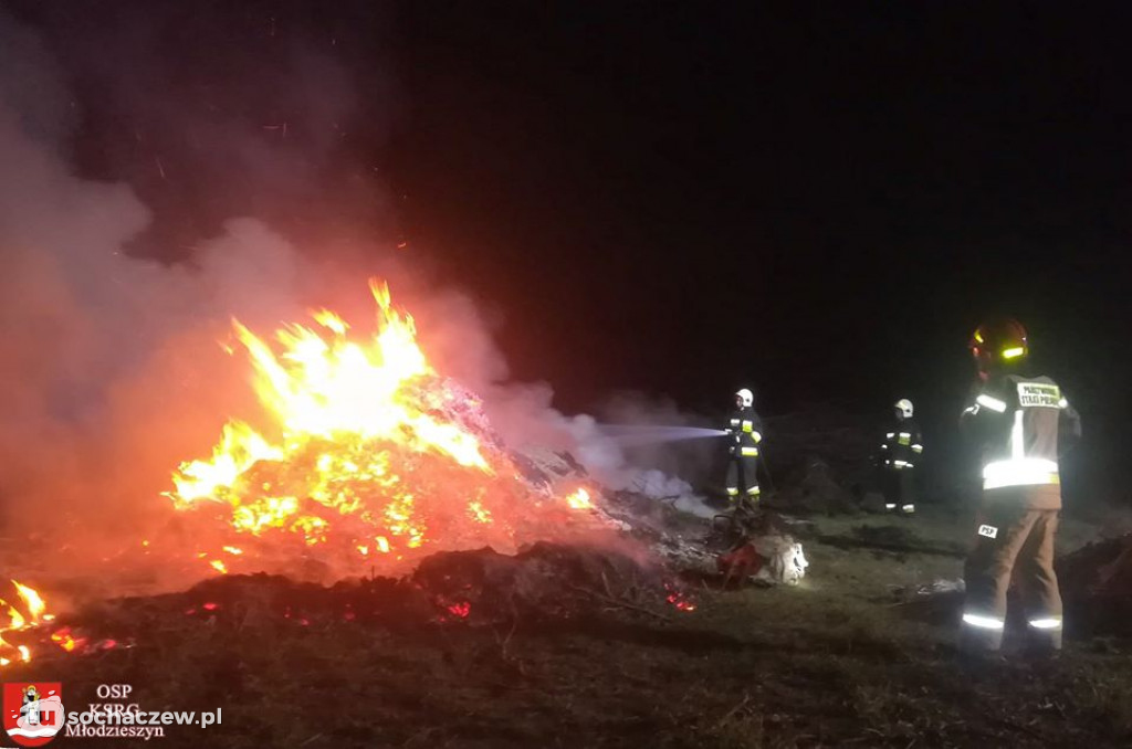 Pożar sterty gałęzi w Bibiampolu