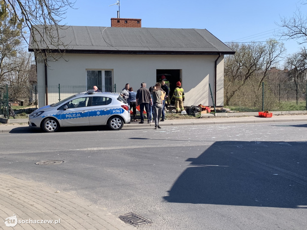 Wjechał w dom na Gawłowskiej. Dramatyczny wypadek