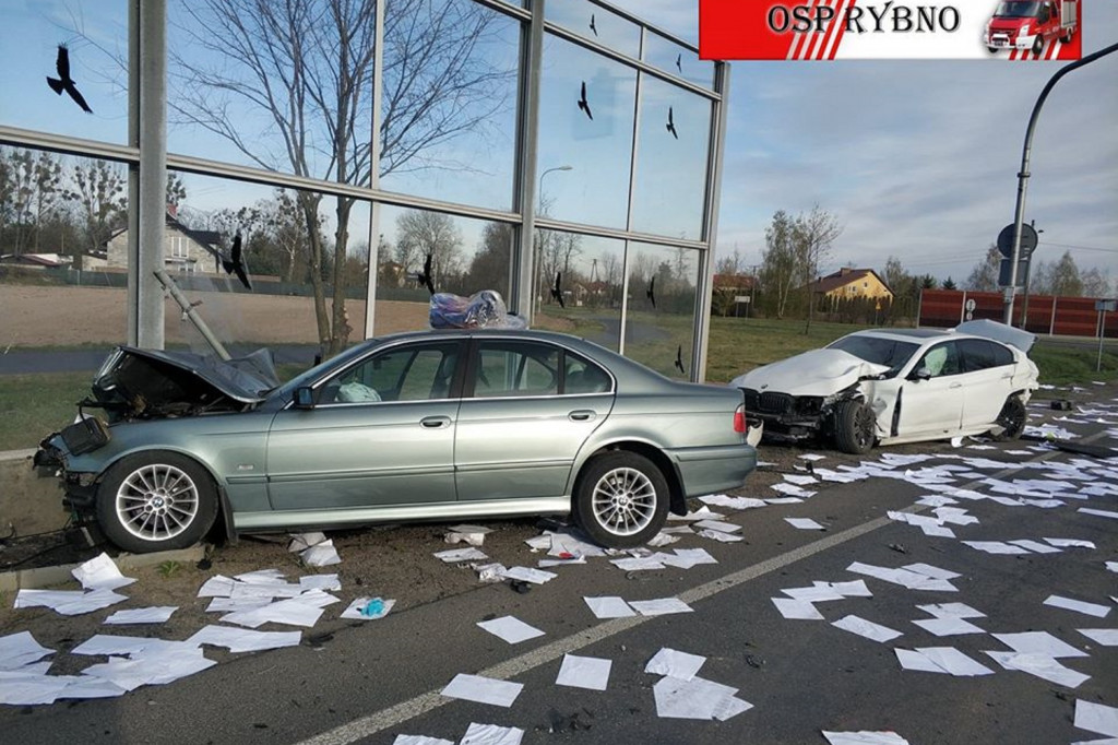 Zderzenie dwóch BMW w Żdżarowie