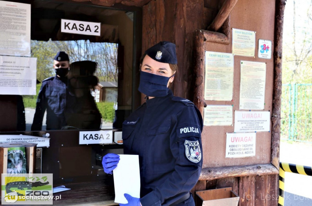 Piękny gest policjantów. Wsparli zwierzęta w zoo i jednocześnie zrobili prezent dzieciom