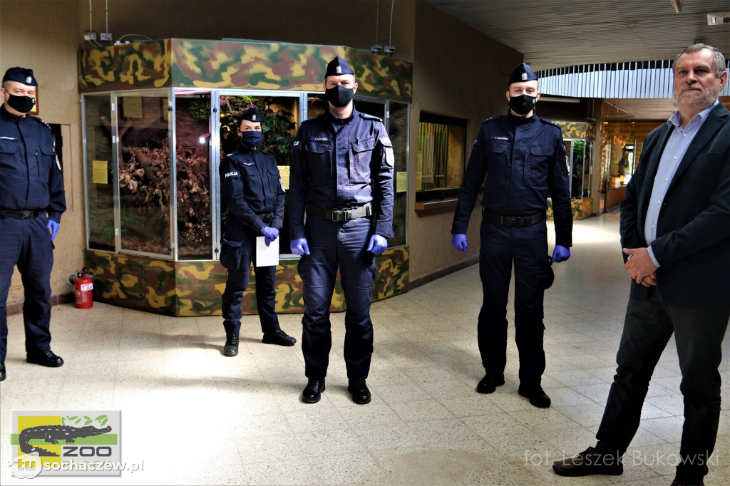 Piękny gest policjantów. Wsparli zwierzęta w zoo i jednocześnie zrobili prezent dzieciom