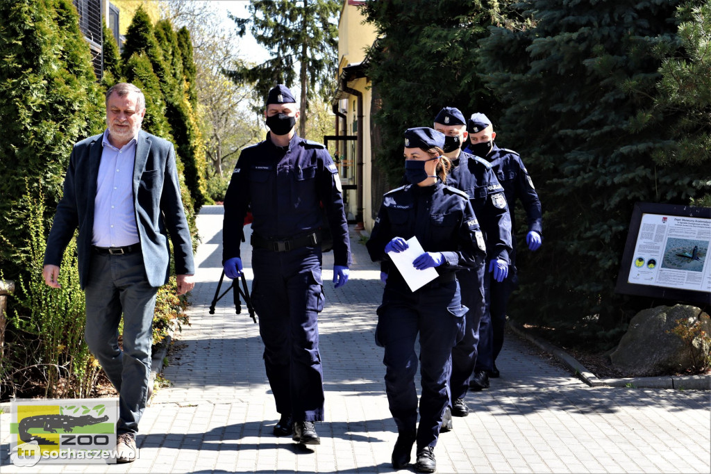 Piękny gest policjantów. Wsparli zwierzęta w zoo i jednocześnie zrobili prezent dzieciom