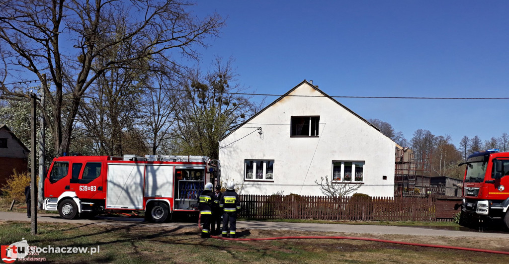 Trudny pożar na posesji w gminie Iłów